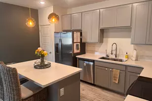 2764 E Sequoia Dr, Phoenix, AZ 85050 - Photo 3