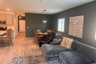 2764 E Sequoia Dr, Phoenix, AZ 85050 - Photo 5