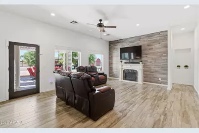 21131 W Morning Vista Drive, Wittmann, AZ 85361 - Photo 7