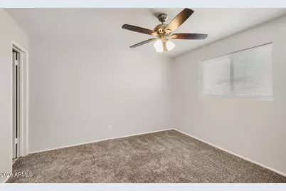 2818 W Echo Lane W, Phoenix, AZ 85051 - Photo 13