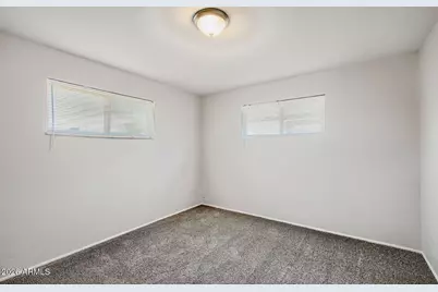 2818 W Echo Lane W, Phoenix, AZ 85051 - Photo 17