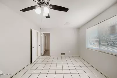 2818 W Echo Lane W, Phoenix, AZ 85051 - Photo 7