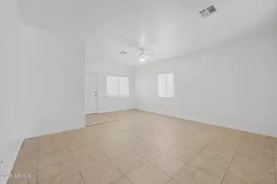 823 W Lydia Ln, Phoenix, AZ 85041 - Photo 15