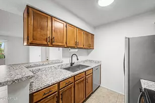 10610 S 48th St, Phoenix, AZ 85044 - Photo 9