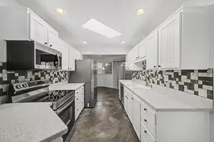 10501 W Pineaire Dr, Sun City, AZ 85351 - Photo 13
