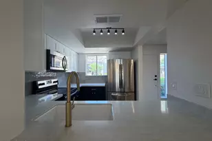 1601 W Sunnyside Dr, Phoenix, AZ 85029 - Photo 9