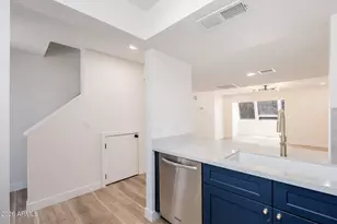 1601 W Sunnyside Dr, Phoenix, AZ 85029 - Photo 7