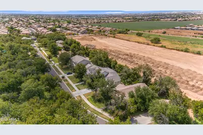 2720 W Harvest Groves Lane, Phoenix, AZ 85041 - Photo 57