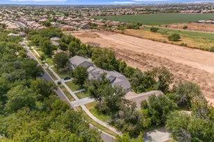 2720 W Harvest Groves Ln, Phoenix, AZ 85041 - Photo 57