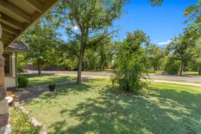 2720 W Harvest Groves Lane, Phoenix, AZ 85041 - Photo 7