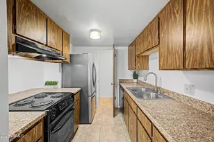 8841 N 12th Pl, Phoenix, AZ 85020 - Photo 11