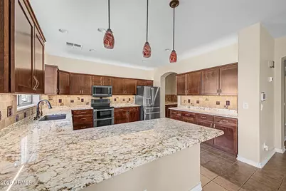 17940 W Desert Lane, Surprise, AZ 85388 - Photo 7