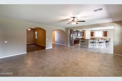 18445 W Saguaro Lane, Surprise, AZ 85388 - Photo 9