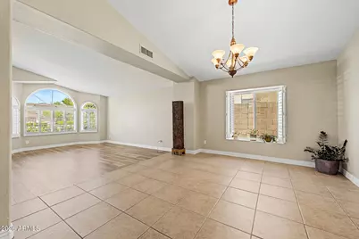 5721 W Mariposa Grande Lane, Glendale, AZ 85310 - Photo 5