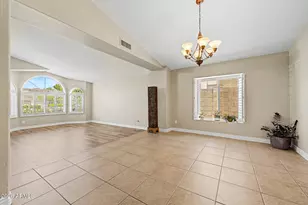 5721 W Mariposa Grande Ln, Glendale, AZ 85310 - Photo 5