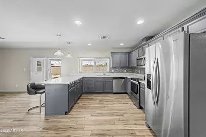 10217 N 37th Avenue, Phoenix, AZ 85051 - Photo 7