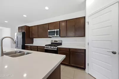 3810 N 101st Drive, Avondale, AZ 85392 - Photo 9