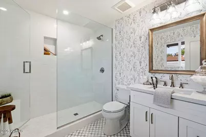 8638 E Highland Avenue, Scottsdale, AZ 85251 - Photo 13