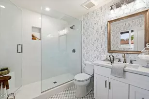 8638 E Highland Ave, Scottsdale, AZ 85251 - Photo 13