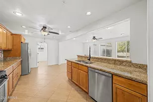 530 E Rose Ln, Phoenix, AZ 85012 - Photo 15