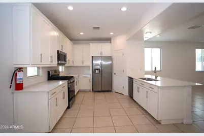 9210 W Willow Bend Lane, Phoenix, AZ 85037 - Photo 9