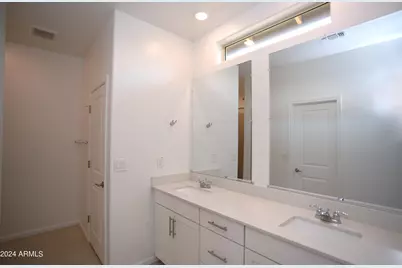 9210 W Willow Bend Lane, Phoenix, AZ 85037 - Photo 25