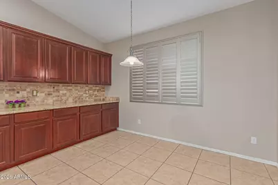 2206 W Fawn Drive, Phoenix, AZ 85041 - Photo 11