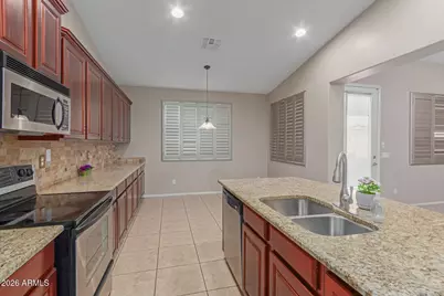 2206 W Fawn Drive, Phoenix, AZ 85041 - Photo 13