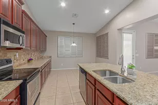 2206 W Fawn Dr, Phoenix, AZ 85041 - Photo 13