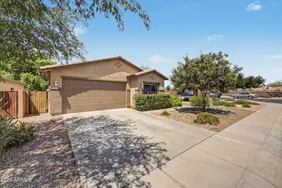 72 W Dragon Tree Avenue, Queen Creek, AZ 85140 - Photo 3