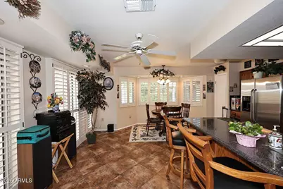 19046 N Lakeforest Drive, Sun City, AZ 85373 - Photo 11