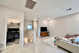 2145 W Harmont Dr, Phoenix, AZ 85021 - Photo 13