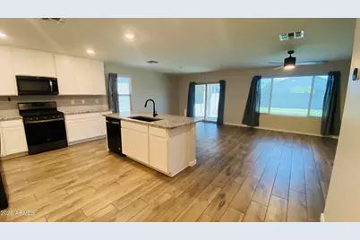 17461 W Molly Lane, Surprise, AZ 85387 - Photo 5