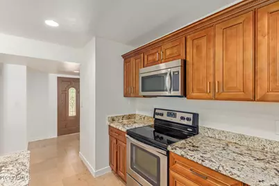 8731 E Minnezona Avenue, Scottsdale, AZ 85251 - Photo 9