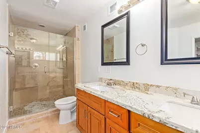 8731 E Minnezona Avenue, Scottsdale, AZ 85251 - Photo 15