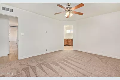 8731 E Minnezona Avenue, Scottsdale, AZ 85251 - Photo 11