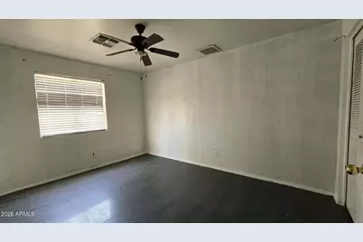 8220 W Meadowbrook Avenue, Phoenix, AZ 85033 - Photo 15