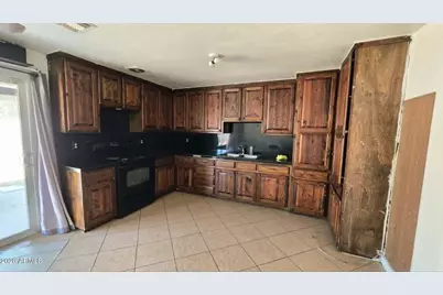 8220 W Meadowbrook Avenue, Phoenix, AZ 85033 - Photo 7