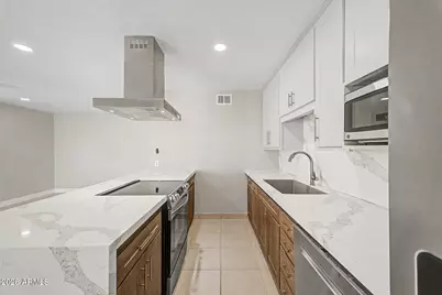 8730 E Rancho Vista Drive, Scottsdale, AZ 85251 - Photo 5