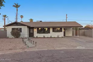 2038 E Cheery Lynne Rd, Phoenix, AZ 85016 - Photo 1