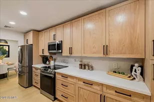 2038 E Cheery Lynne Rd, Phoenix, AZ 85016 - Photo 5