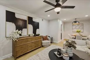 2038 E Cheery Lynne Rd, Phoenix, AZ 85016 - Photo 15