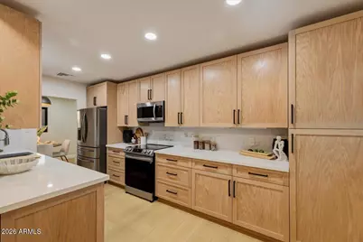 2038 E Cheery Lynne Road, Phoenix, AZ 85016 - Photo 1