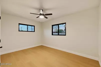 2038 E Cheery Lynne Road, Phoenix, AZ 85016 - Photo 23