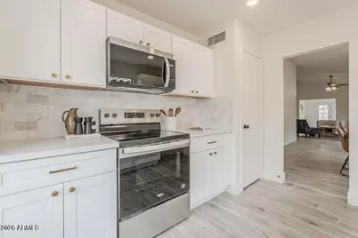 4545 N 67th Avenue #1106, Phoenix, AZ 85033 - Photo 13