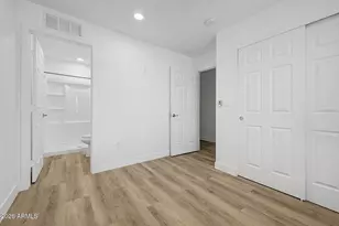 3351 W Paradise Dr, Phoenix, AZ 85029 - Photo 7