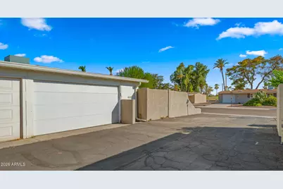 10518 W Oakmont Drive, Sun City, AZ 85351 - Photo 19