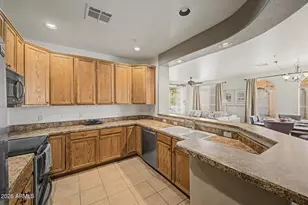 10655 N 9th St, Phoenix, AZ 85020 - Photo 11