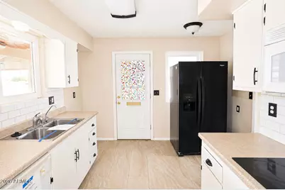 10819 W Canterbury Drive, Sun City, AZ 85351 - Photo 13