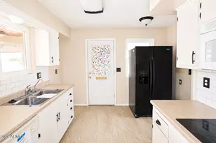 10819 W Canterbury Dr, Sun City, AZ 85351 - Photo 13